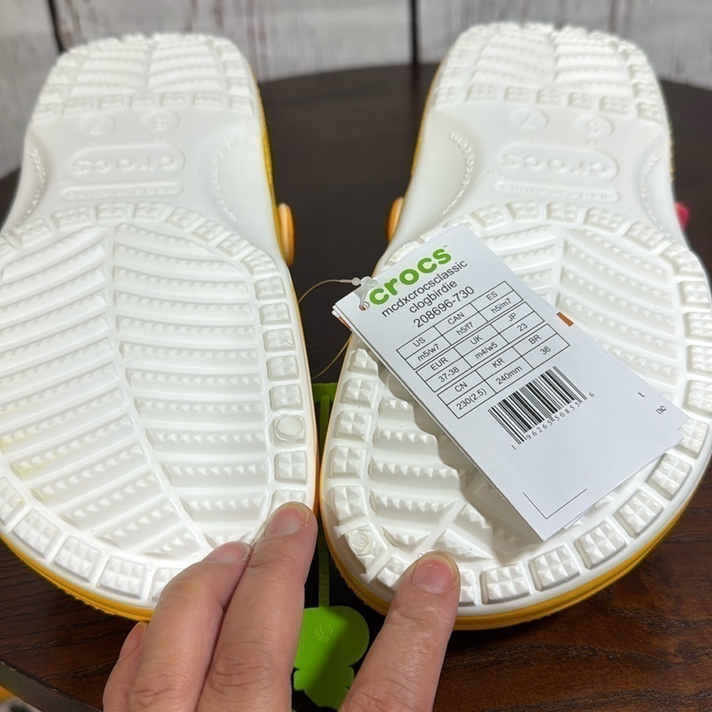 CROCS X MCDONALD’S limited edition classic Clog sold out! Size 5 Men’s 7 Women’s - Picture 10 of 10